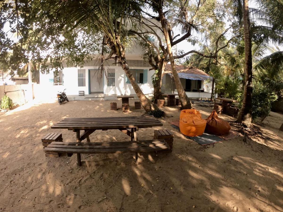 Hangover Hostels Arugam Bay Bagian luar foto