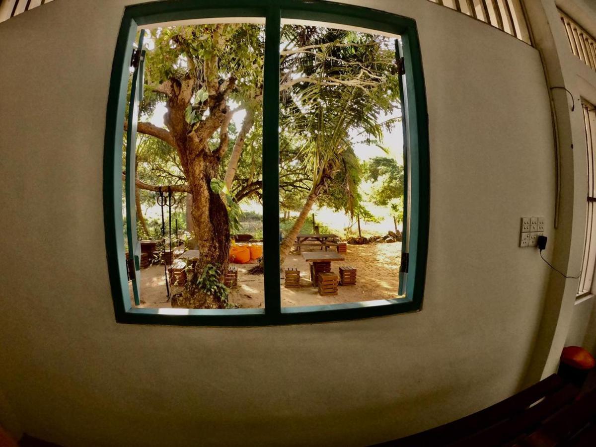 Hangover Hostels Arugam Bay Bagian luar foto
