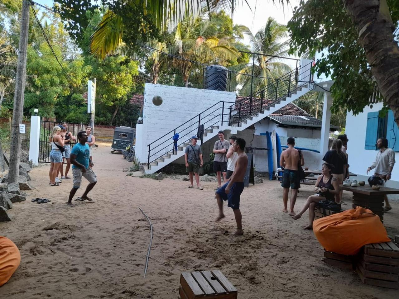Hangover Hostels Arugam Bay Bagian luar foto