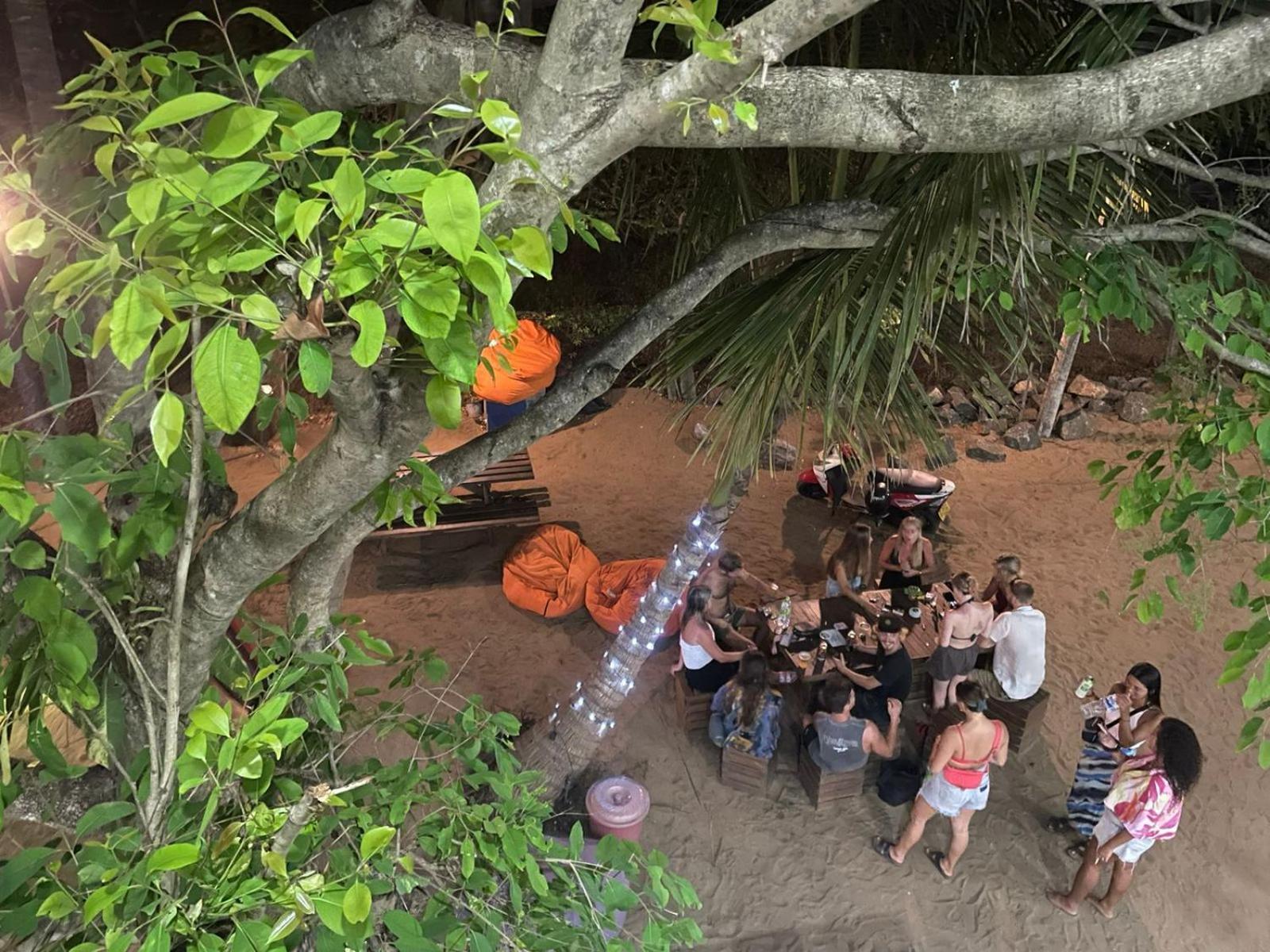 Hangover Hostels Arugam Bay Bagian luar foto