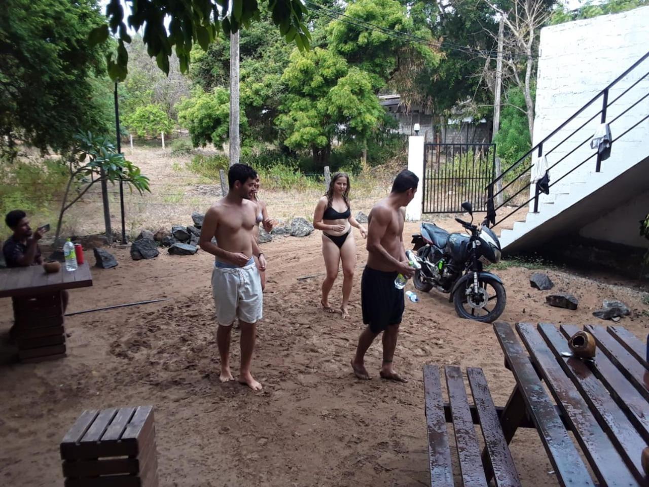 Hangover Hostels Arugam Bay Bagian luar foto