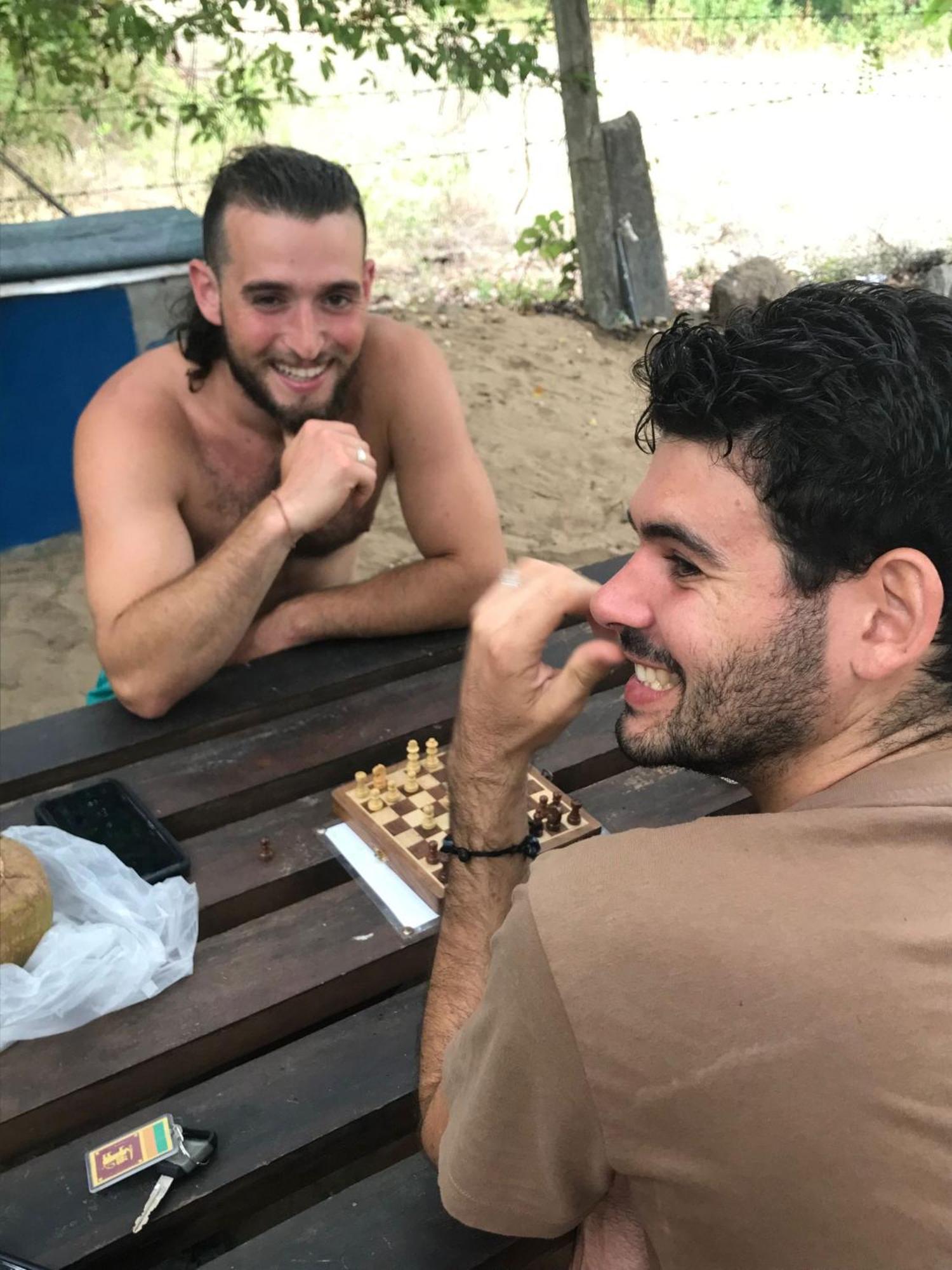 Hangover Hostels Arugam Bay Bagian luar foto