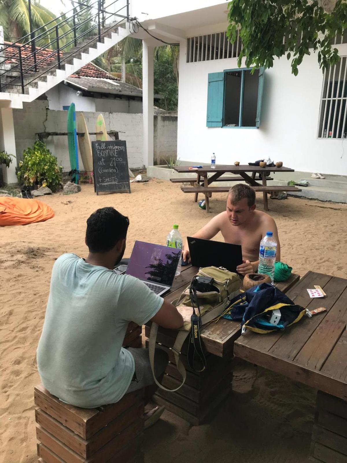 Hangover Hostels Arugam Bay Bagian luar foto