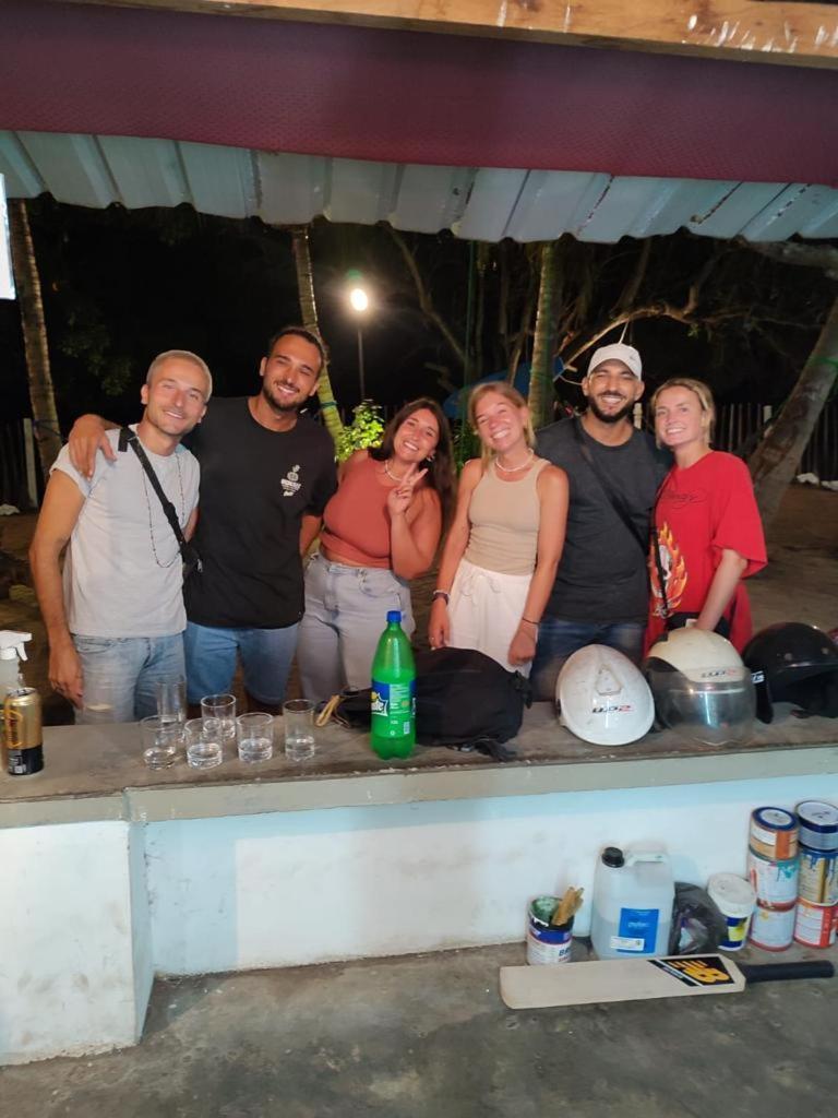 Hangover Hostels Arugam Bay Bagian luar foto