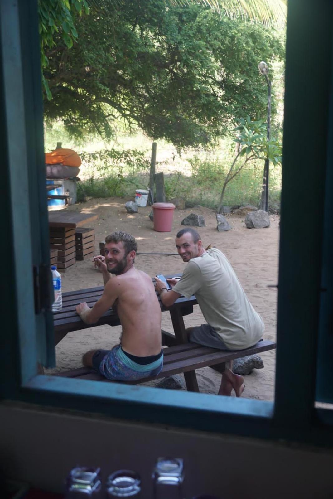 Hangover Hostels Arugam Bay Bagian luar foto
