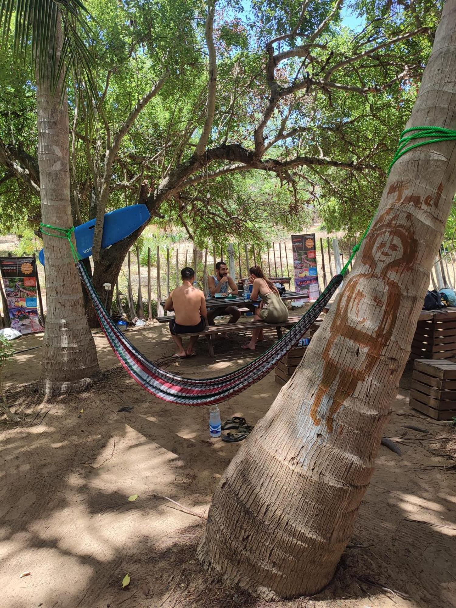 Hangover Hostels Arugam Bay Bagian luar foto